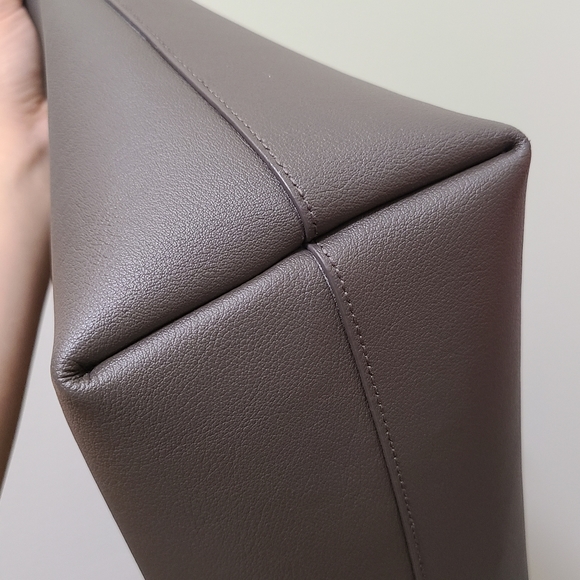 **SOLD** YSL tote - Picture 6 of 6